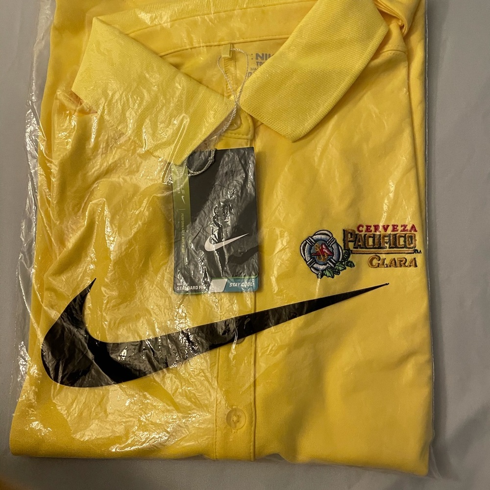 Nike Goft Women’s Shirt NWT Size S Yellow Color
